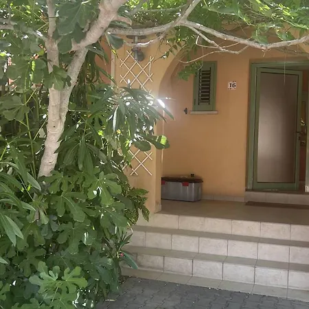 Maison A 2 Km D'ile-rousse, 6 Pers., 3 Ch., Jardin Et Terrasses, Securisee - Fr-1-719-47